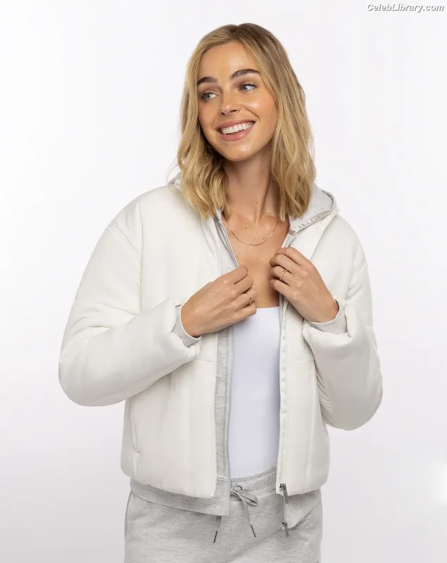 Elizabeth Turner photo 6 of 458
