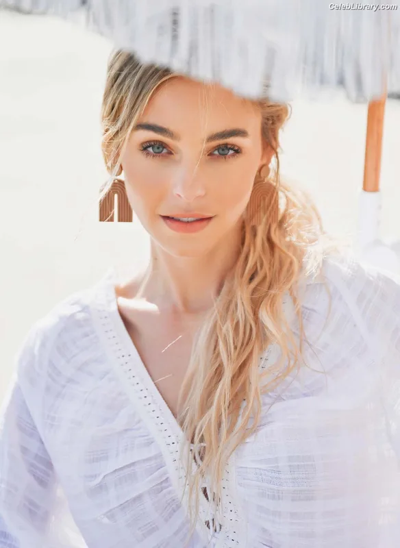 Elizabeth Turner photo 7 of 458