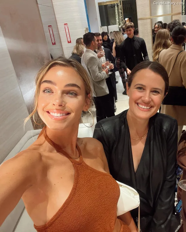 Elizabeth Turner photo 20 of 458
