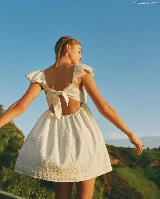 Elizabeth Turner photo 1 of 458