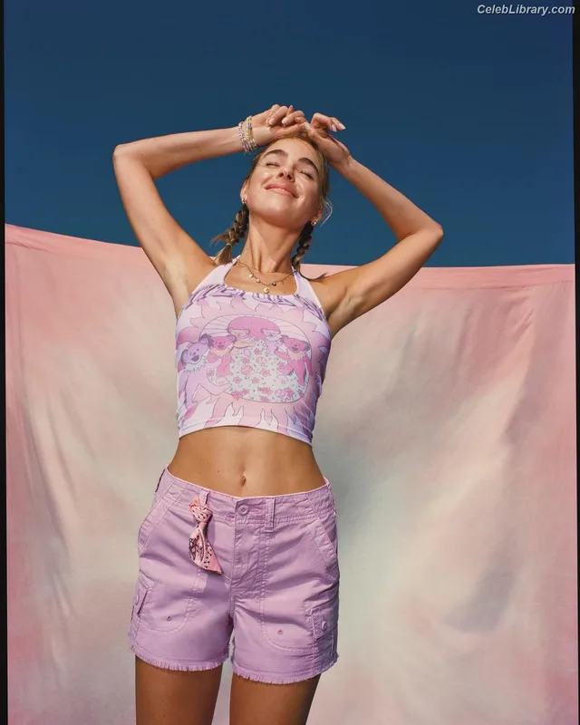 Elizabeth Turner photo 6 of 458