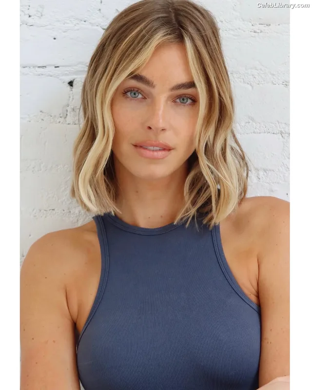 Elizabeth Turner photo 8 of 458