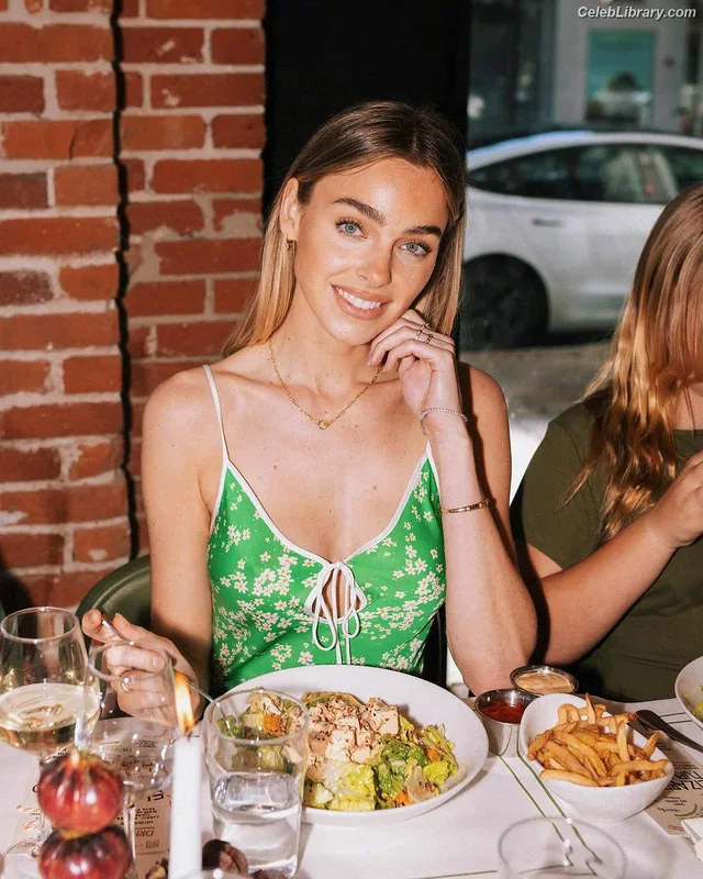 Elizabeth Turner photo 23 of 458