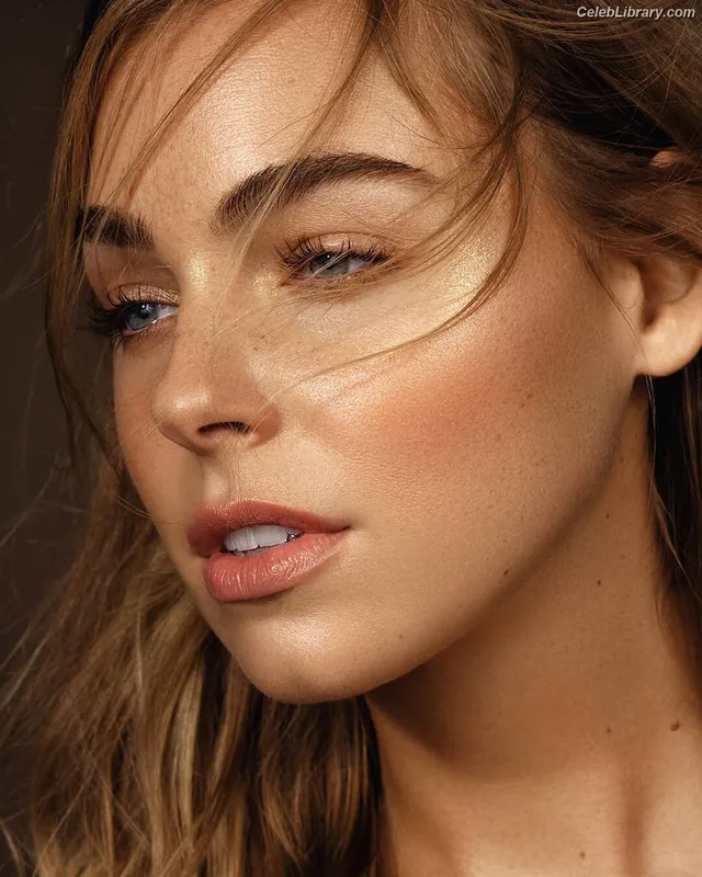Elizabeth Turner photo 17 of 458
