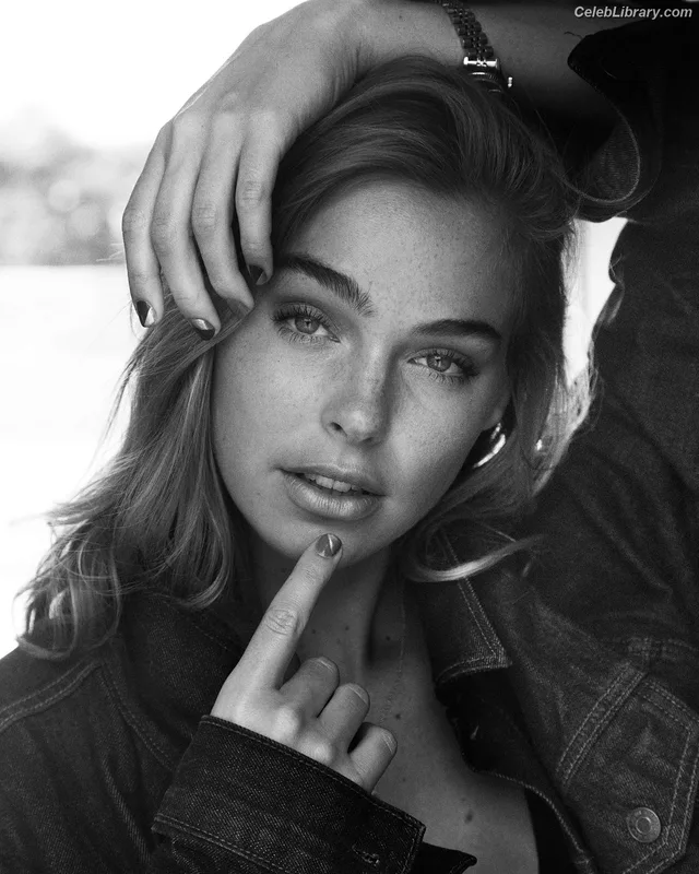 Elizabeth Turner photo 3 of 458