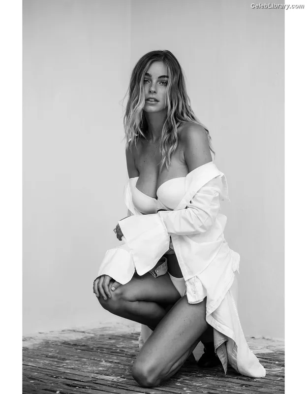 Elizabeth Turner photo 12 of 458