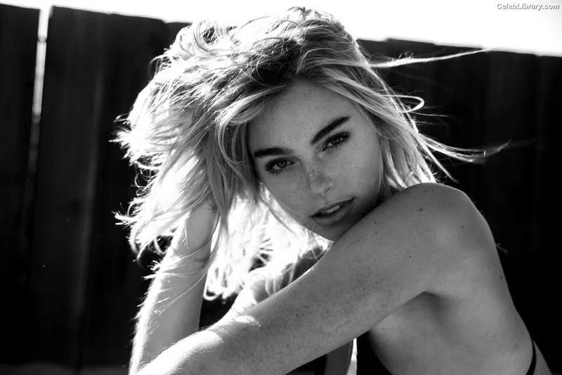Elizabeth Turner photo 12 of 458