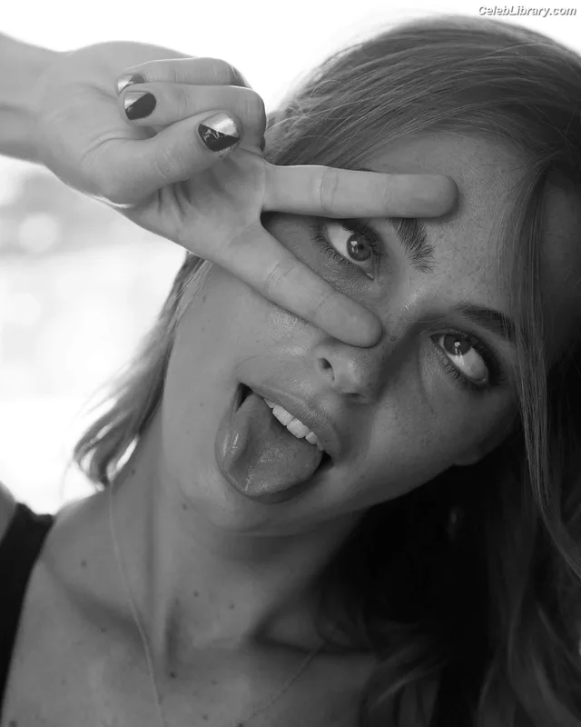 Elizabeth Turner photo 15 of 458