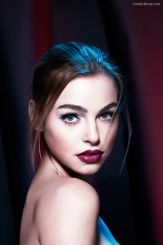 Elizabeth Turner photo 1 of 458