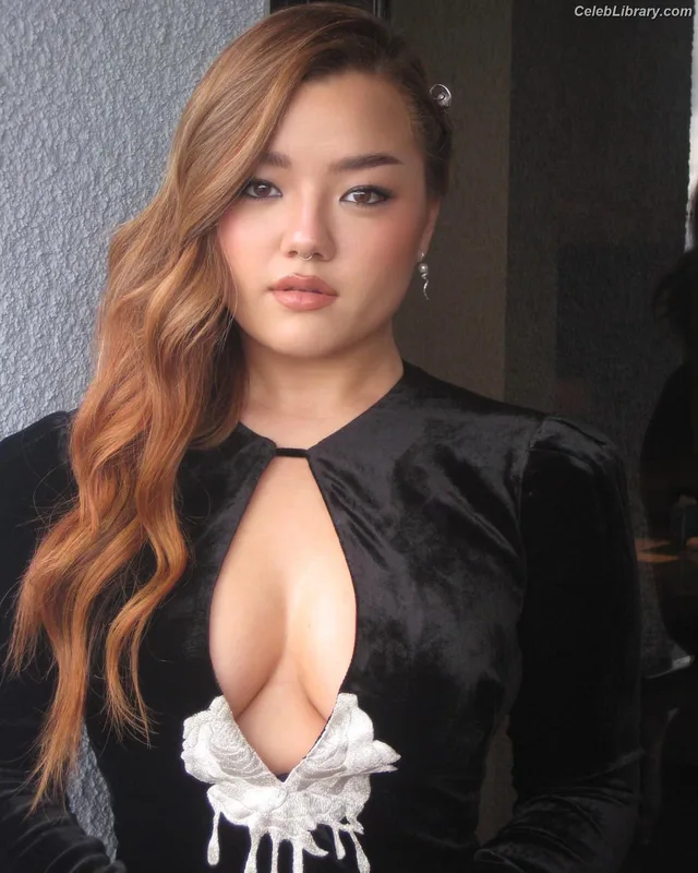 Elizabeth Yu photo 12 of 30