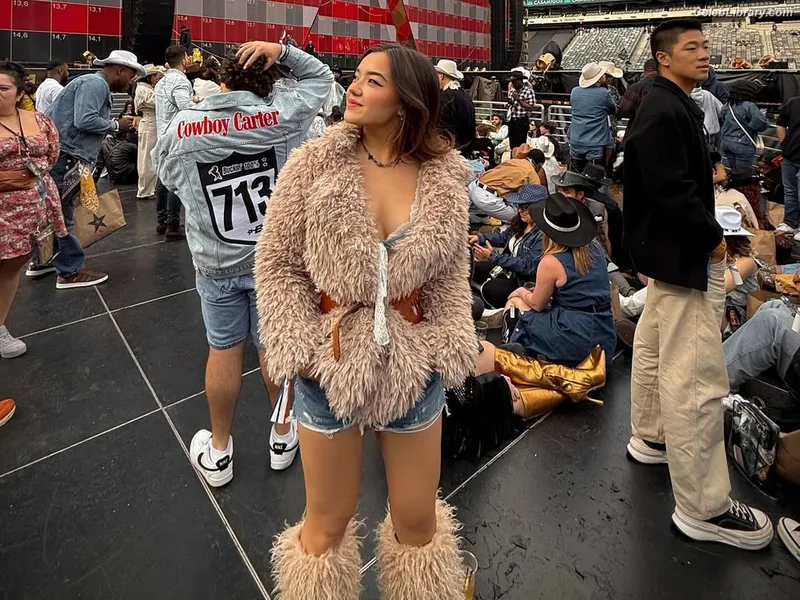 Elizabeth Yu photo 5 of 30