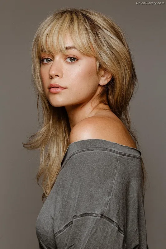 Ella Ballentine photo 21 of 210