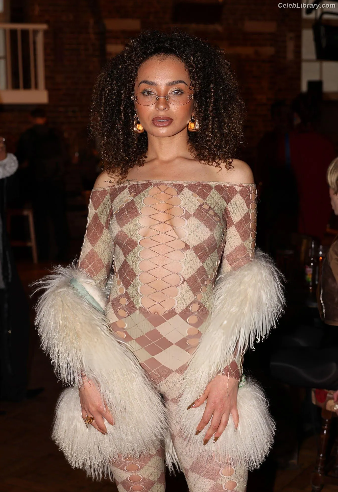 Ella Eyre photo 23 of 207