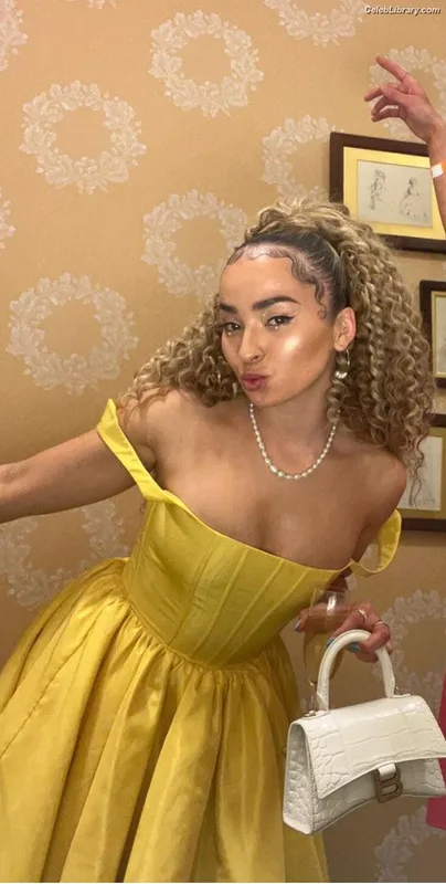 Ella Eyre photo 4 of 208