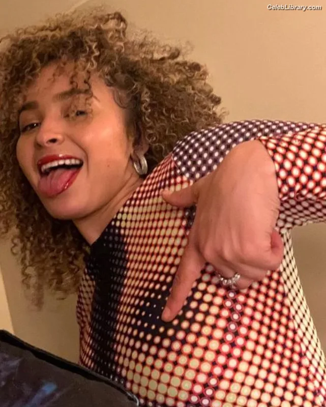 Ella Eyre photo 11 of 208