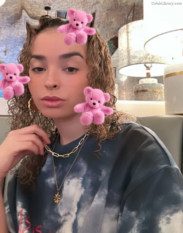 Ella Eyre photo 13 of 208