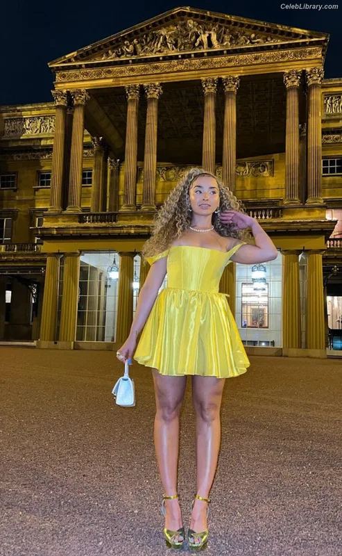 Ella Eyre photo 24 of 208