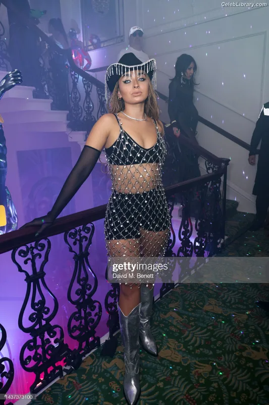 Ella Eyre photo 1 of 208