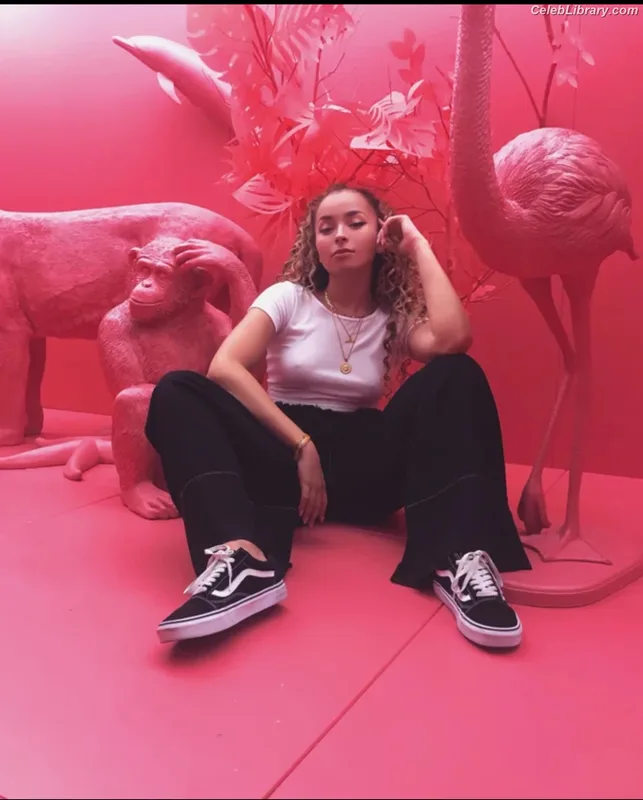 Ella Eyre photo 6 of 208