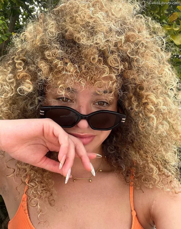 Ella Eyre photo 8 of 208