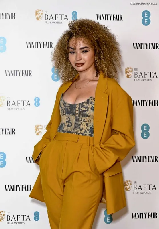 Ella Eyre photo 19 of 208