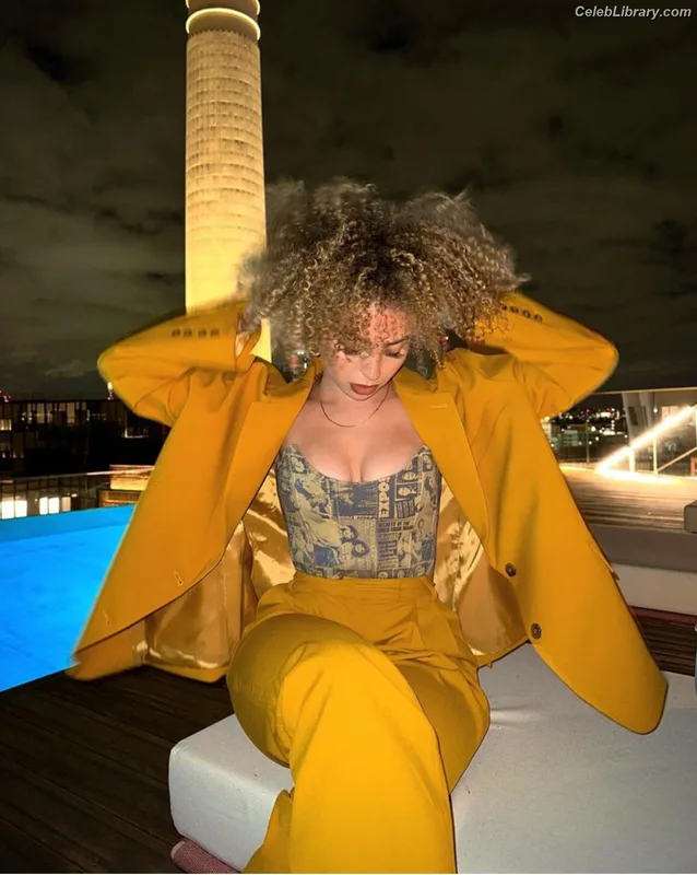 Ella Eyre photo 20 of 208