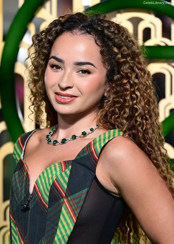 Ella Eyre photo 23 of 208