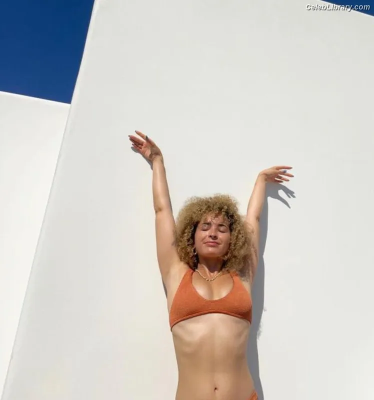 Ella Eyre photo 18 of 208
