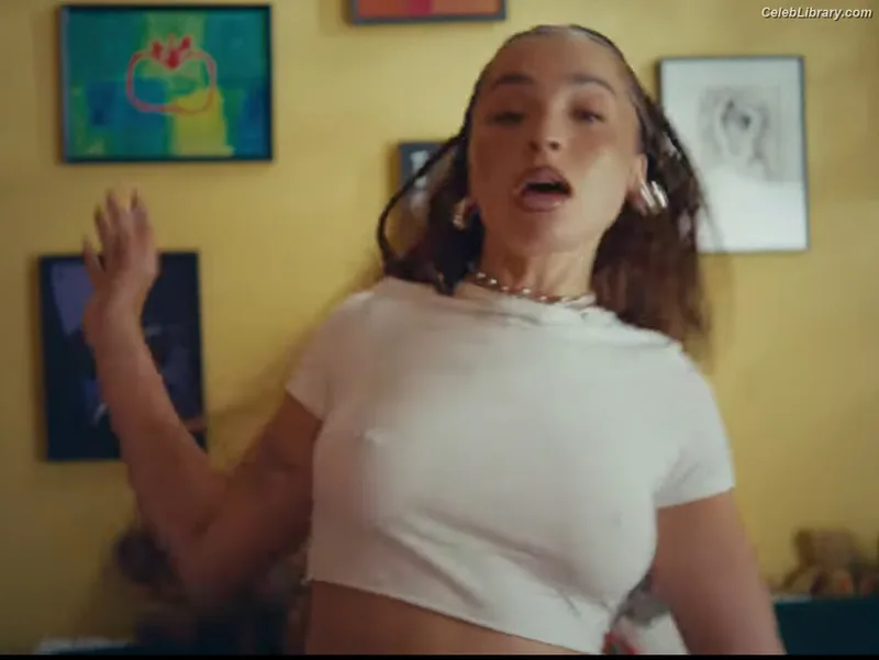 Ella Eyre photo 20 of 208