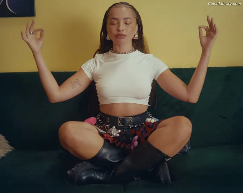 Ella Eyre photo 23 of 208