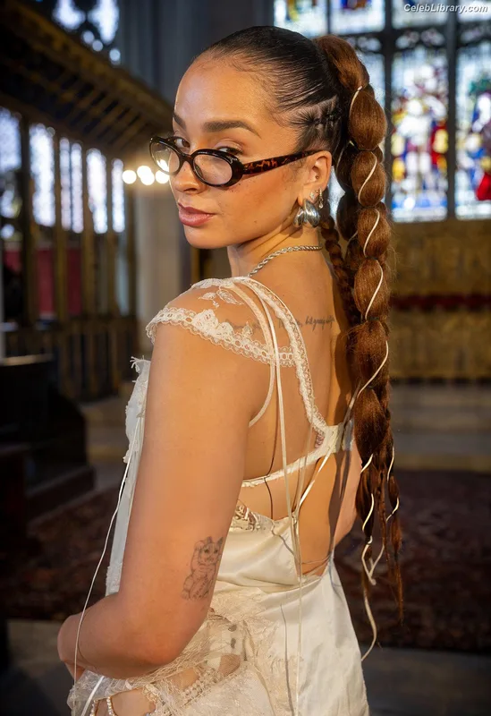 Ella Eyre photo 7 of 208