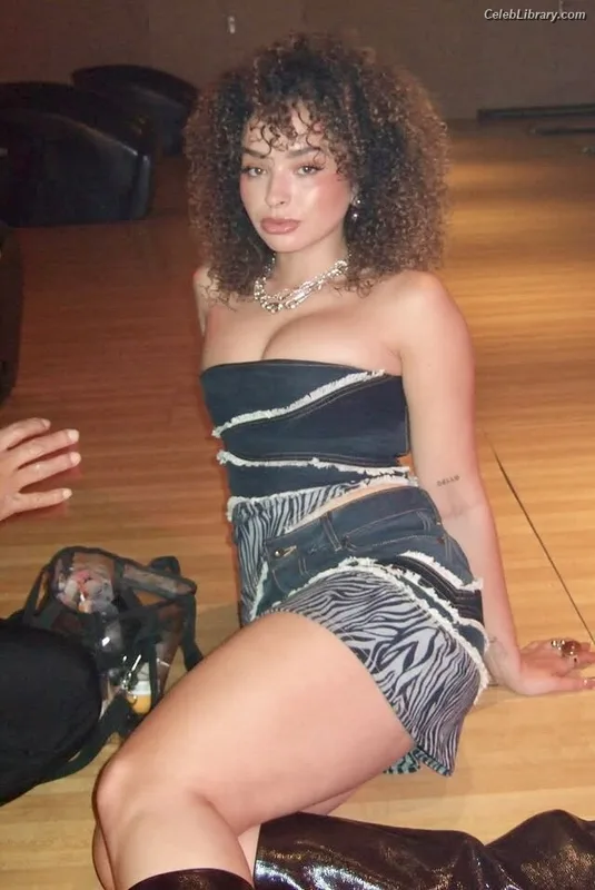 Ella Eyre photo 13 of 208