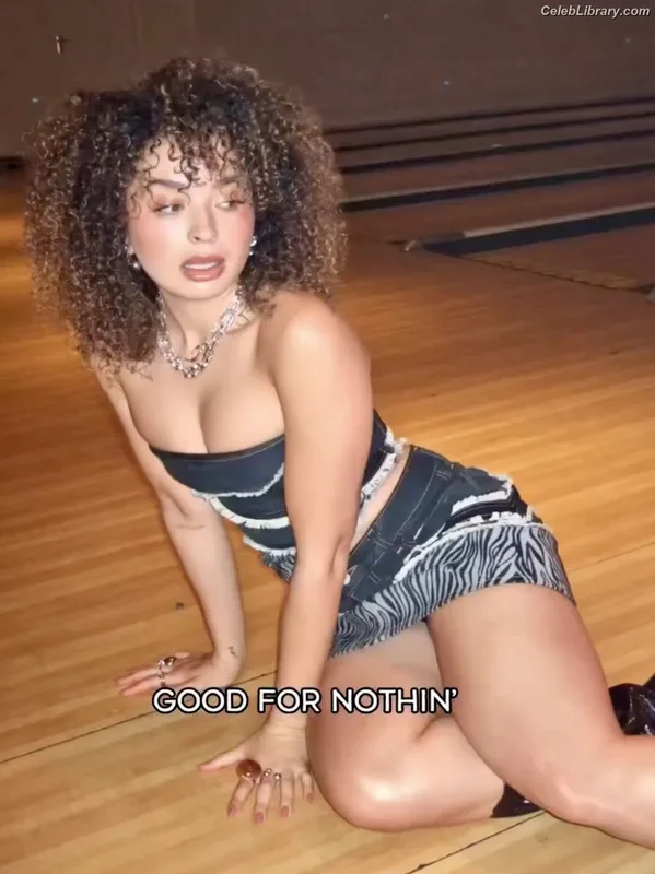 Ella Eyre photo 18 of 208