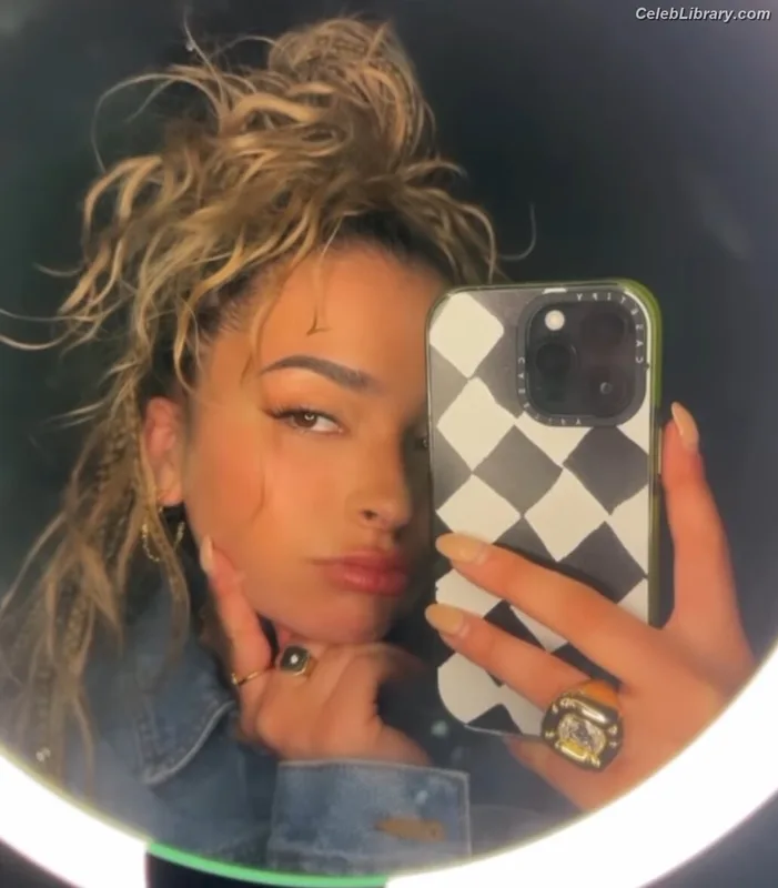 Ella Eyre photo 19 of 208