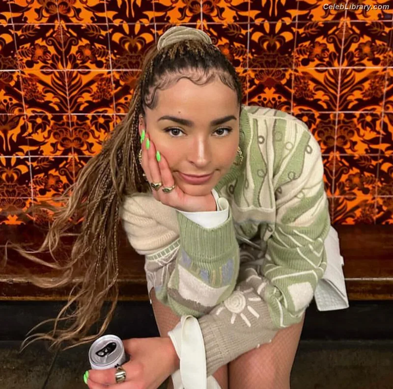 Ella Eyre photo 22 of 208