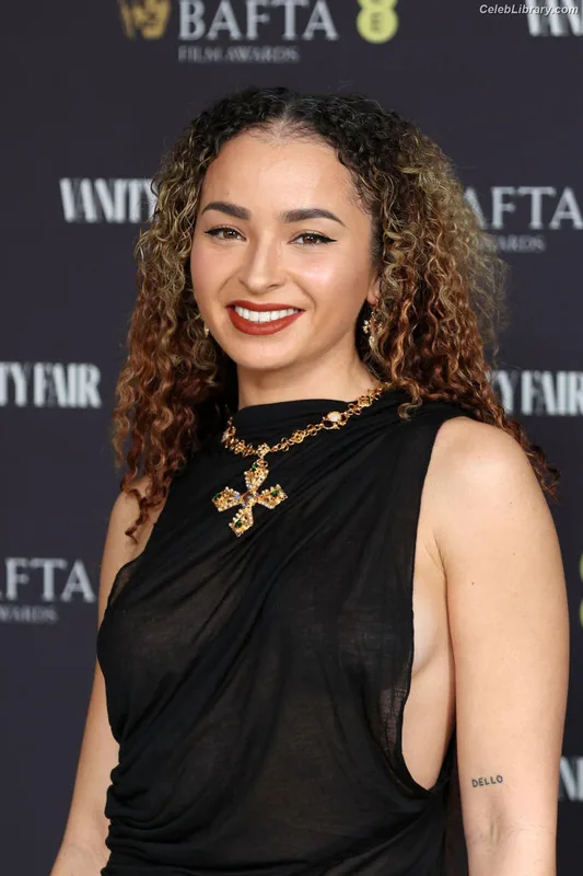 Ella Eyre photo 8 of 208