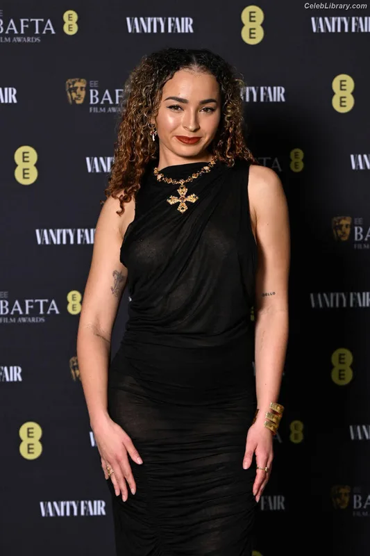 Ella Eyre photo 10 of 208