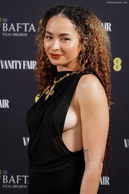 Ella Eyre photo 11 of 208