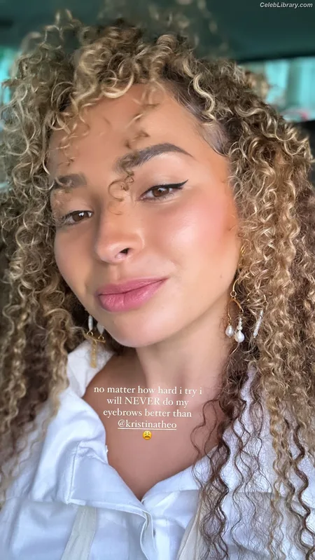 Ella Eyre photo 4 of 208
