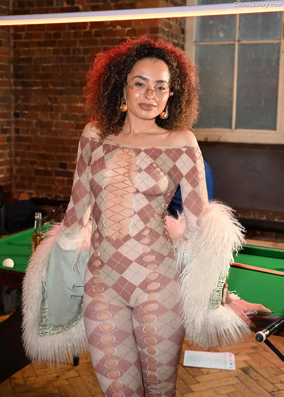 Ella Eyre photo 20 of 208