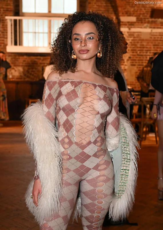 Ella Eyre photo 2 of 208