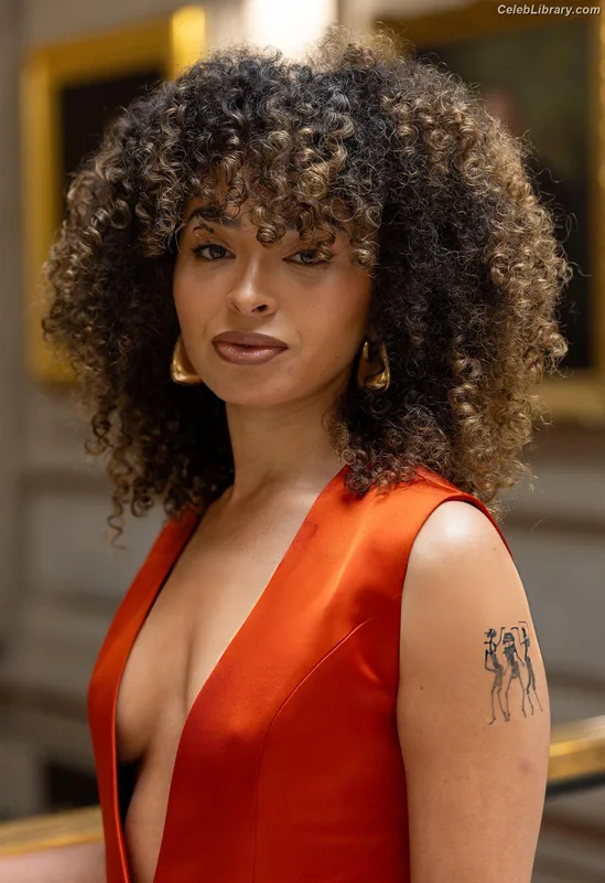 Ella Eyre photo 5 of 208