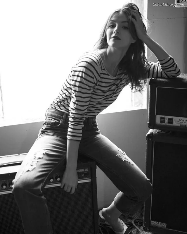 Ella Hunt photo 18 of 487