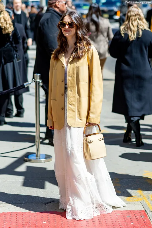 Ella Hunt photo 6 of 487