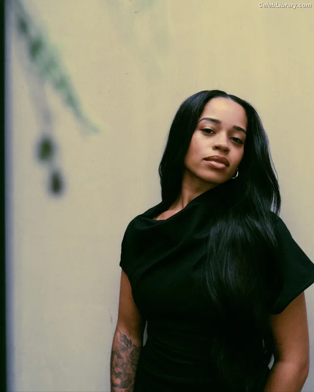 Ella Mai photo 11 of 11