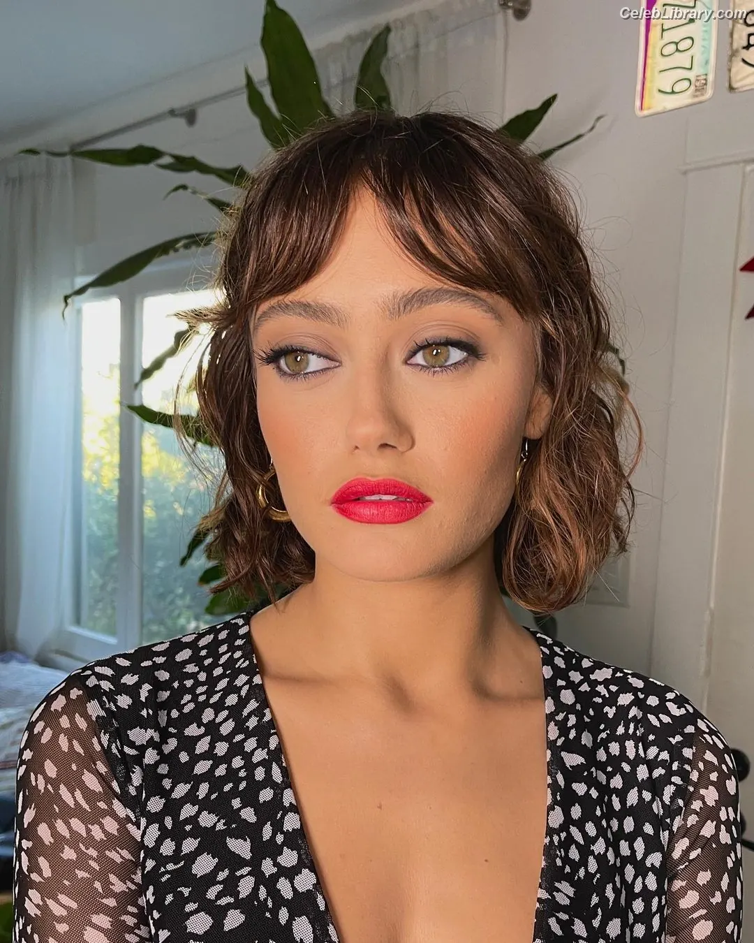 Ella Purnell photo 14 of 811