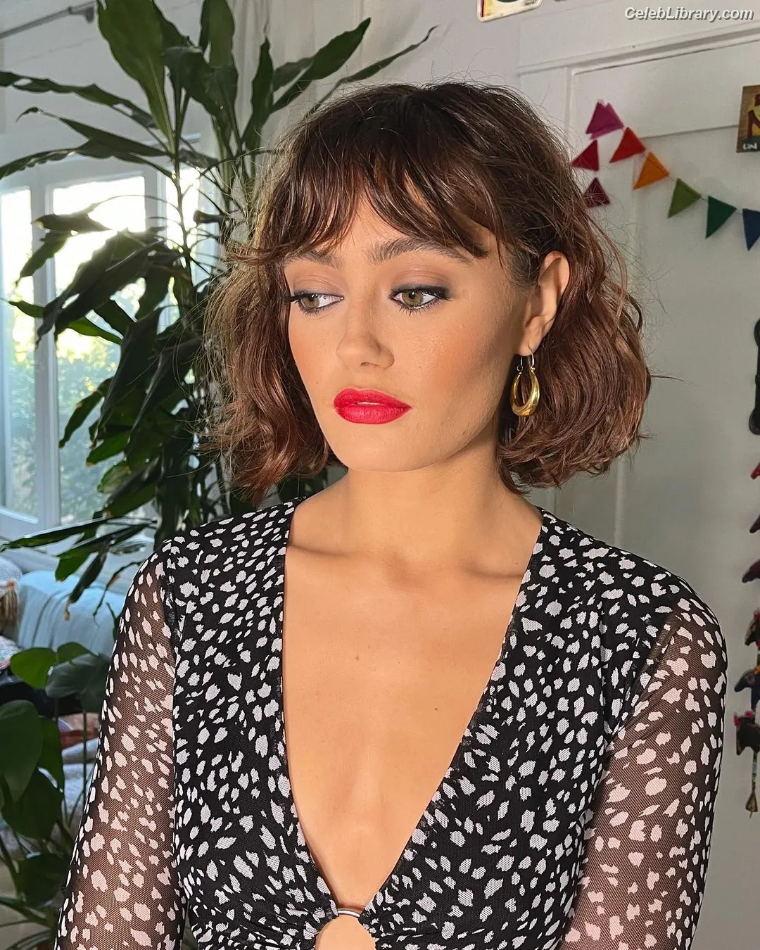 Ella Purnell photo 18 of 811
