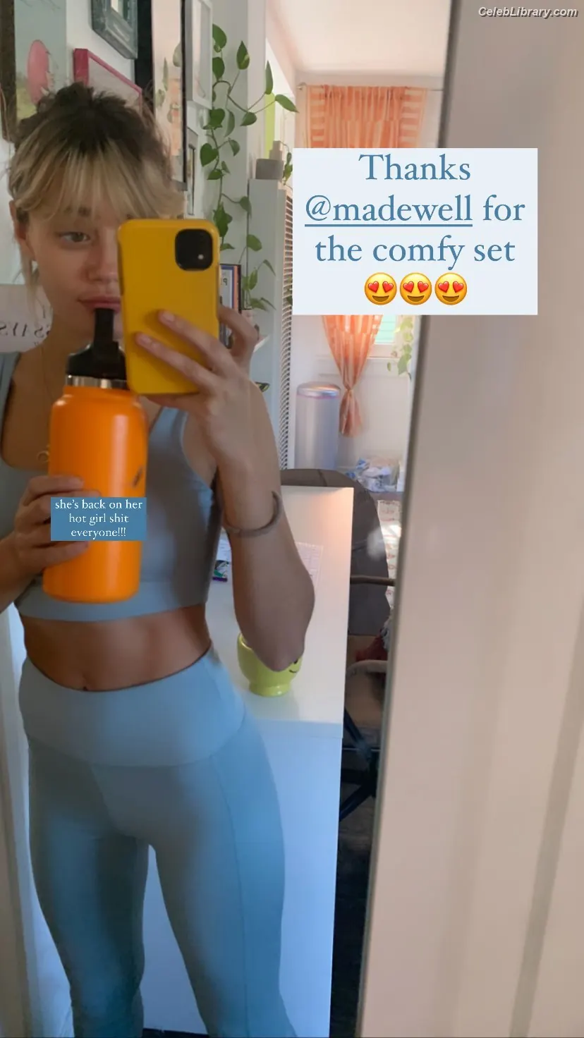 Ella Purnell photo 8 of 811