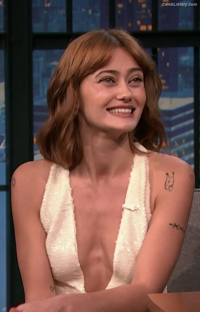 Ella Purnell photo 9 of 811