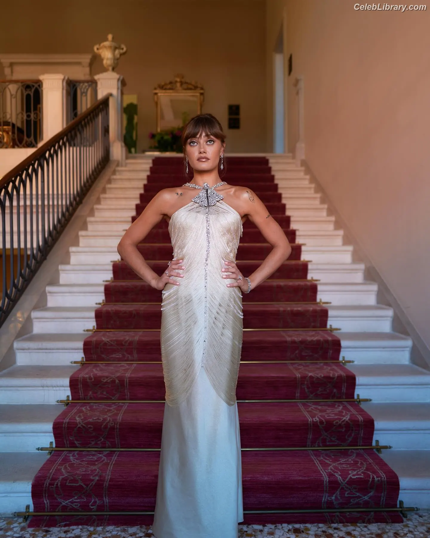 Ella Purnell photo 12 of 811